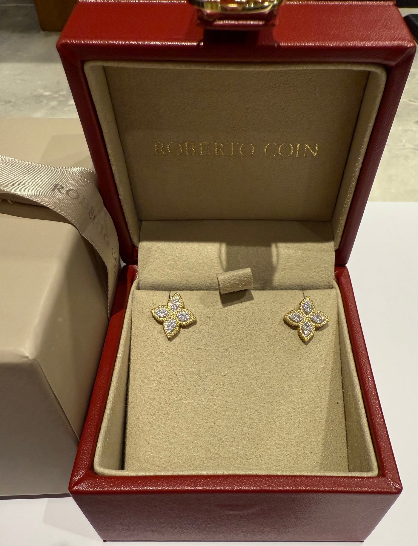 Roberto Coin Princess Flower Earrings 18k